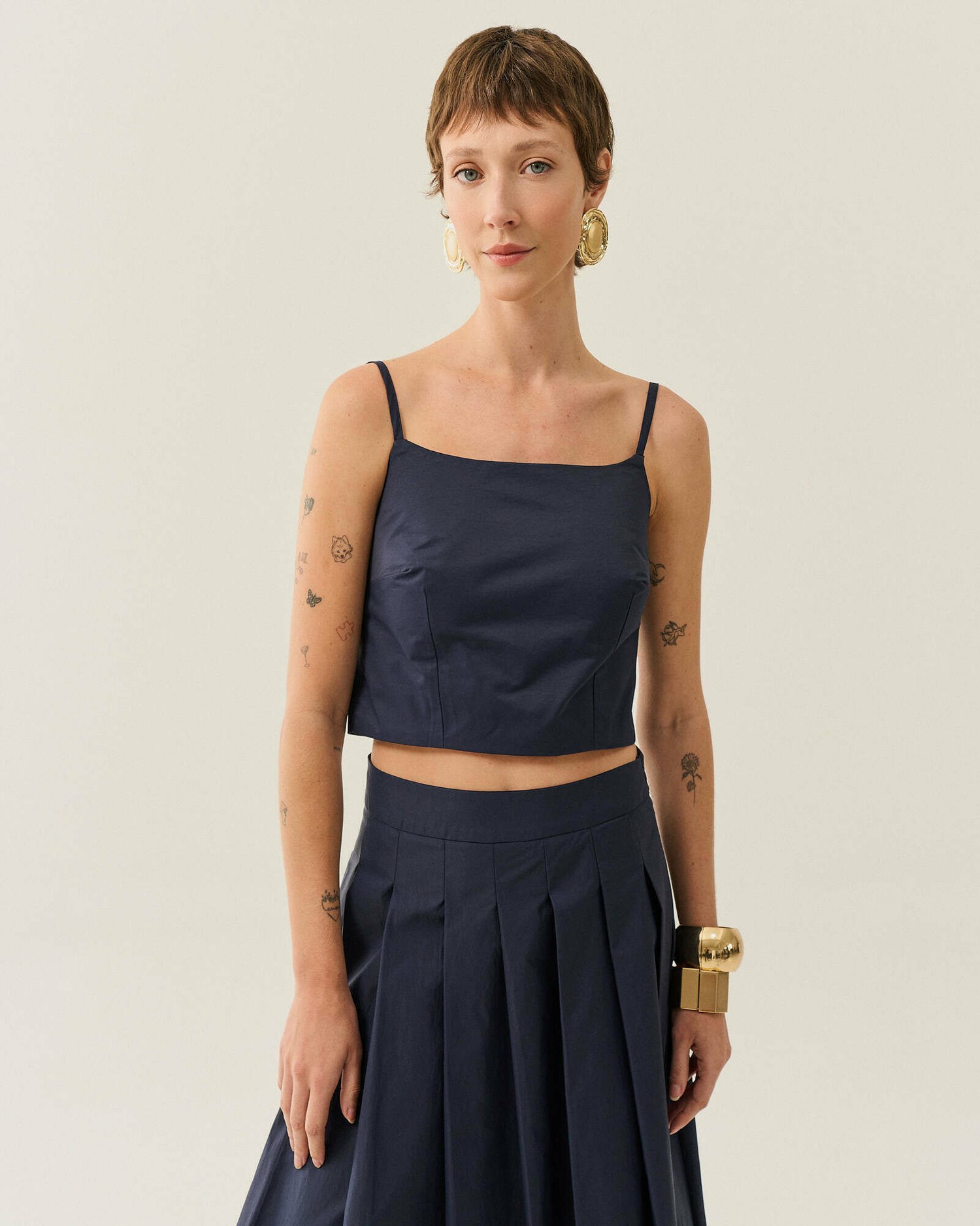 TOP CROPPED ALFAIATARIA ABERTURA COSTAS — foto 8