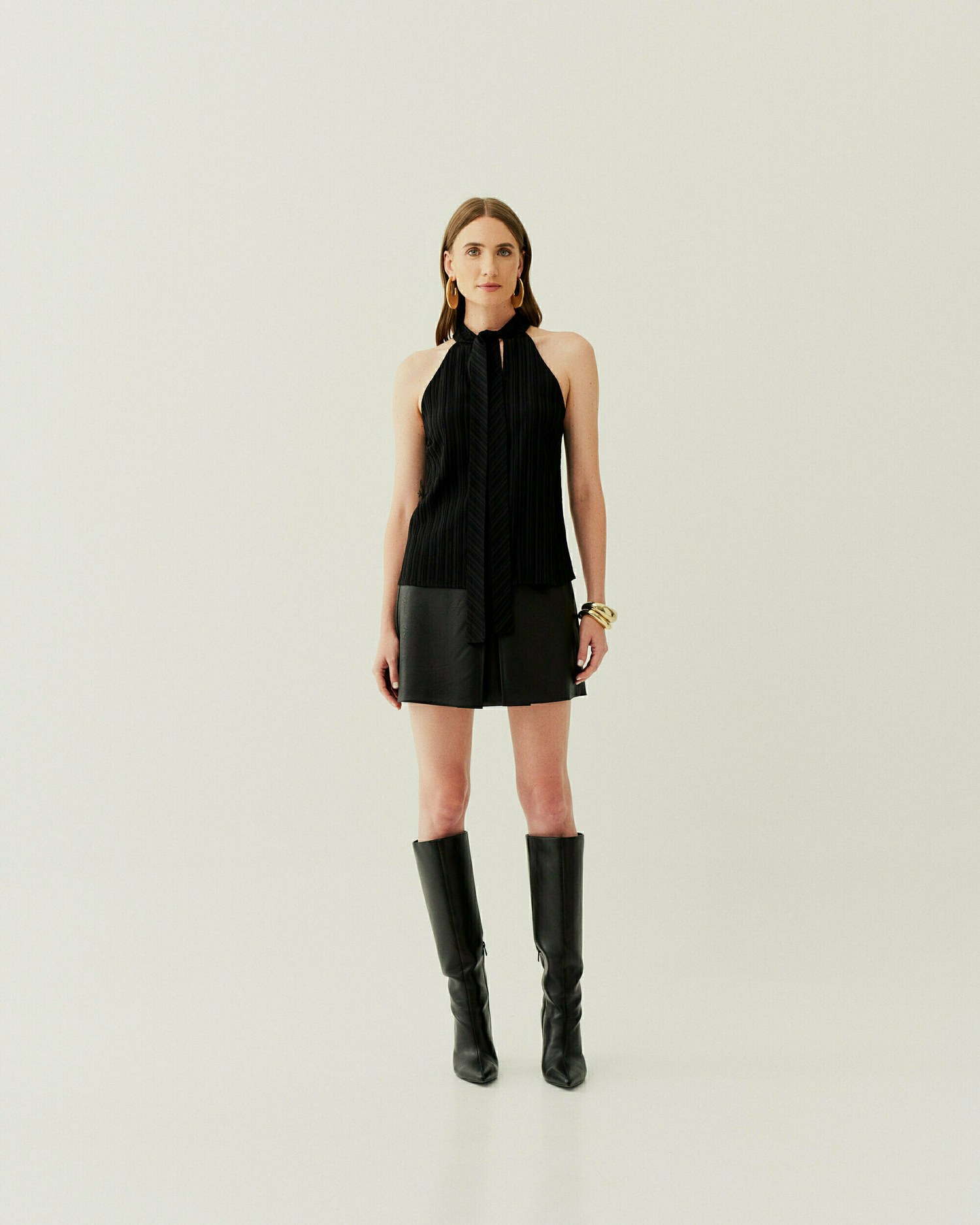 REGATA DECOTE HALTER TEXTURIZADA — foto 17