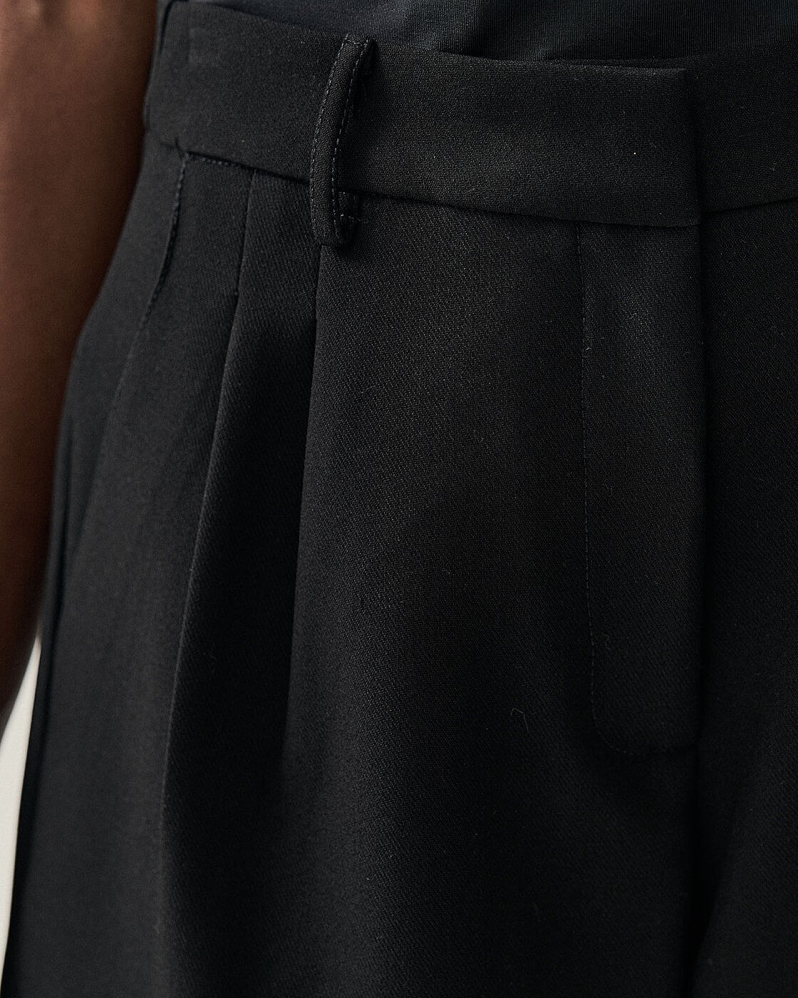 SHORTS ALFAIATARIA COM PREGAS — foto 5