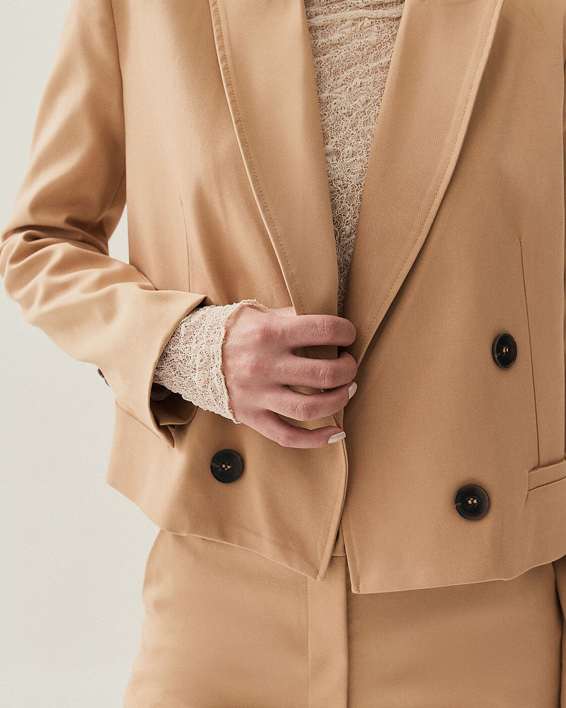 BLAZER CURTO FECHAMENTO DUPLO — foto 16