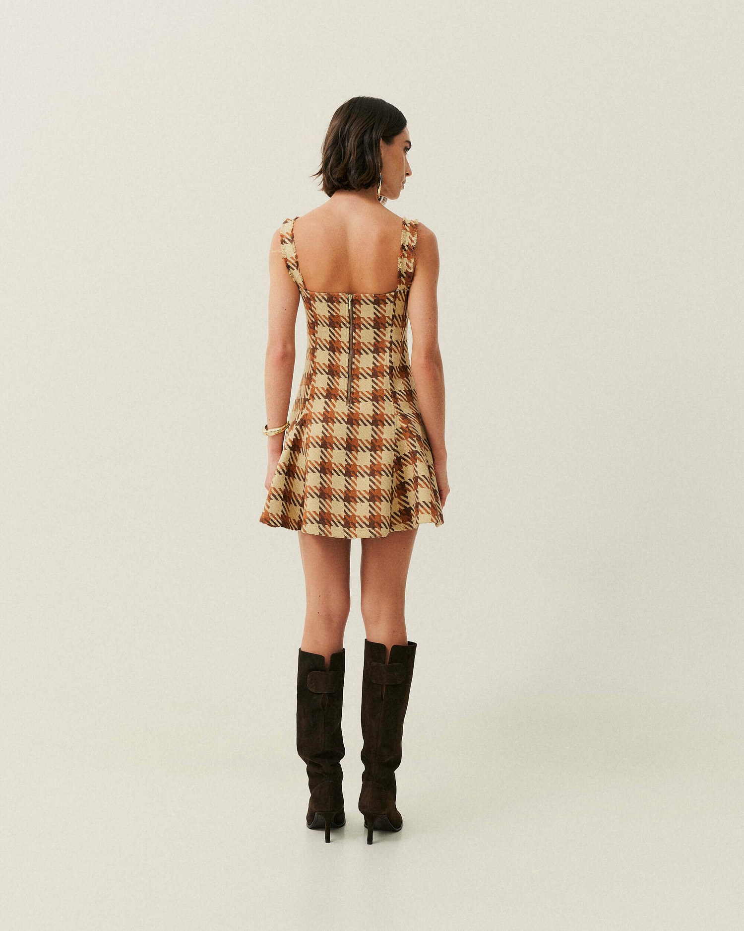 VESTIDO CURTO TWEED EVASE (PROMO) — foto 5