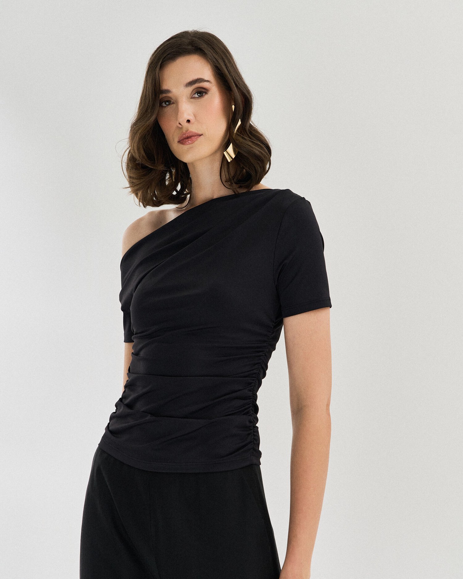 BLUSA OMBRO ASSIMETRICO — foto 4