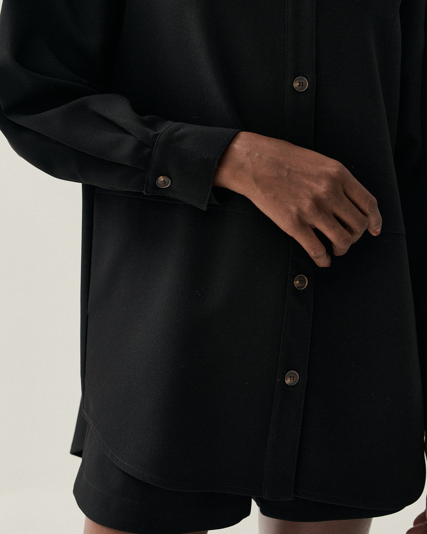 CAMISA OVER ALONGADA FENDA — foto 23