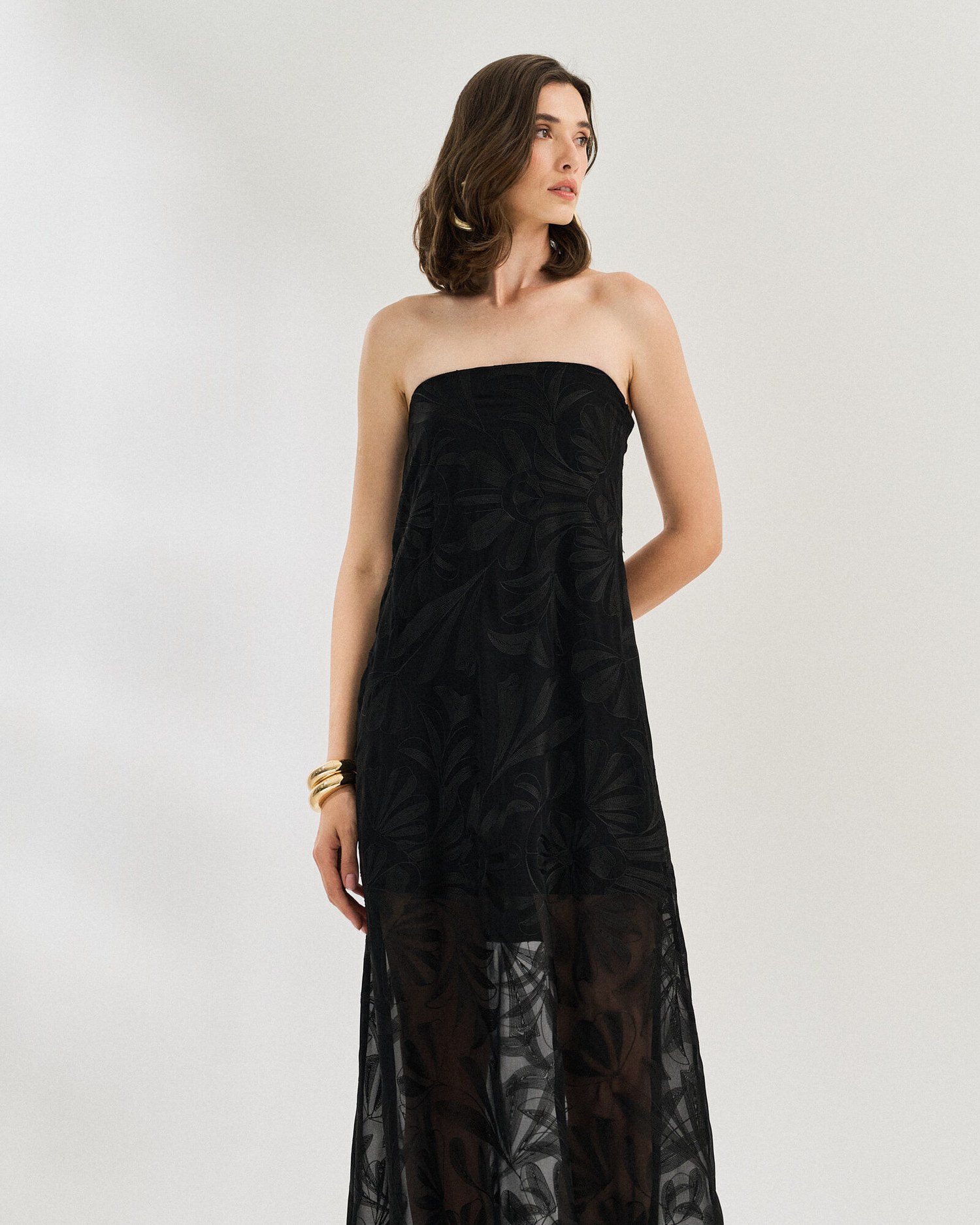 VESTIDO BORDADO SEM ALCA — foto 18