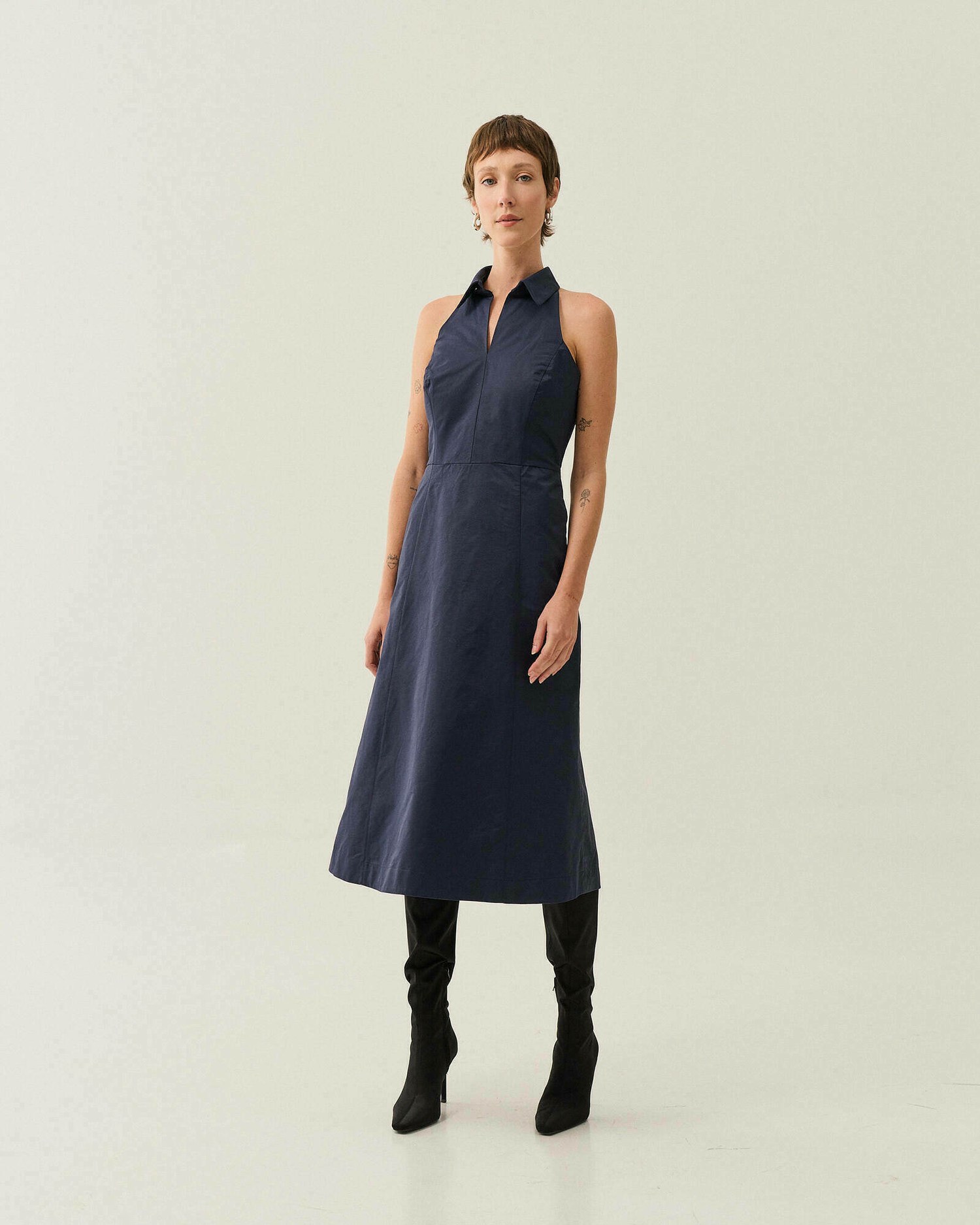 VESTIDO MIDI ALFAIATARIA ESTRUTURADO — foto 16