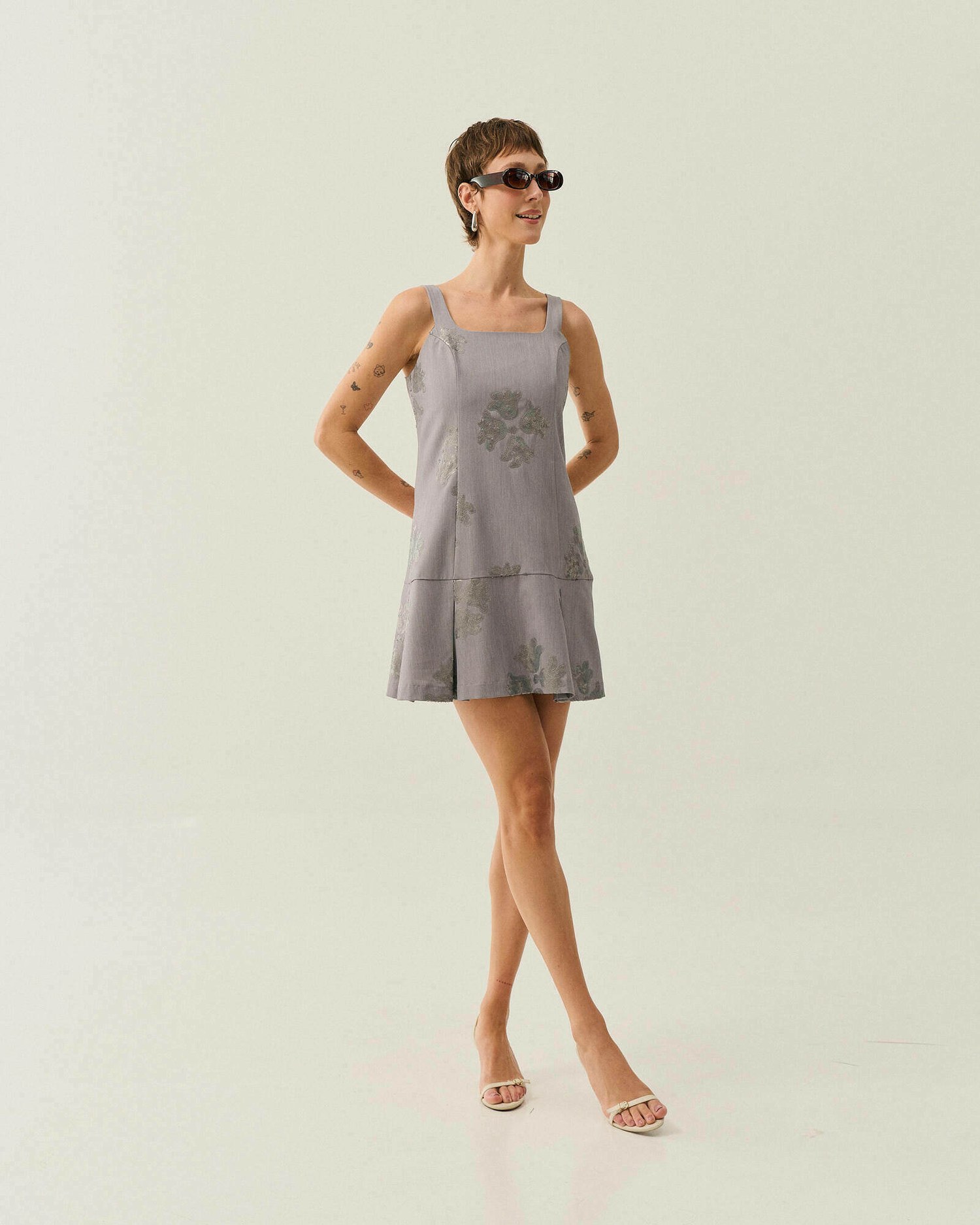 VESTIDO CURTO BORDADO DE PAETES (PROMO) — foto 11