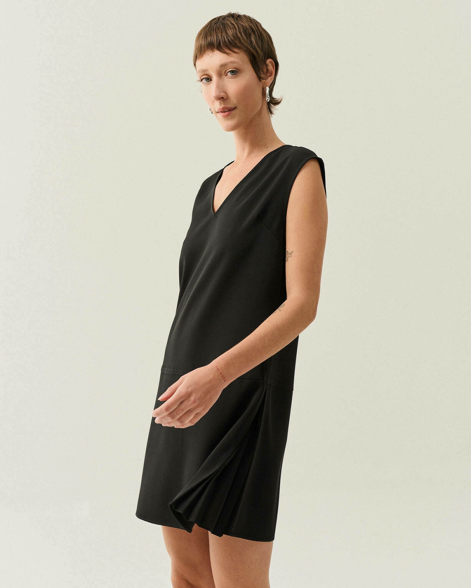 VESTIDO CURTO DETALHE PLISSADO (PROMO) — foto 16