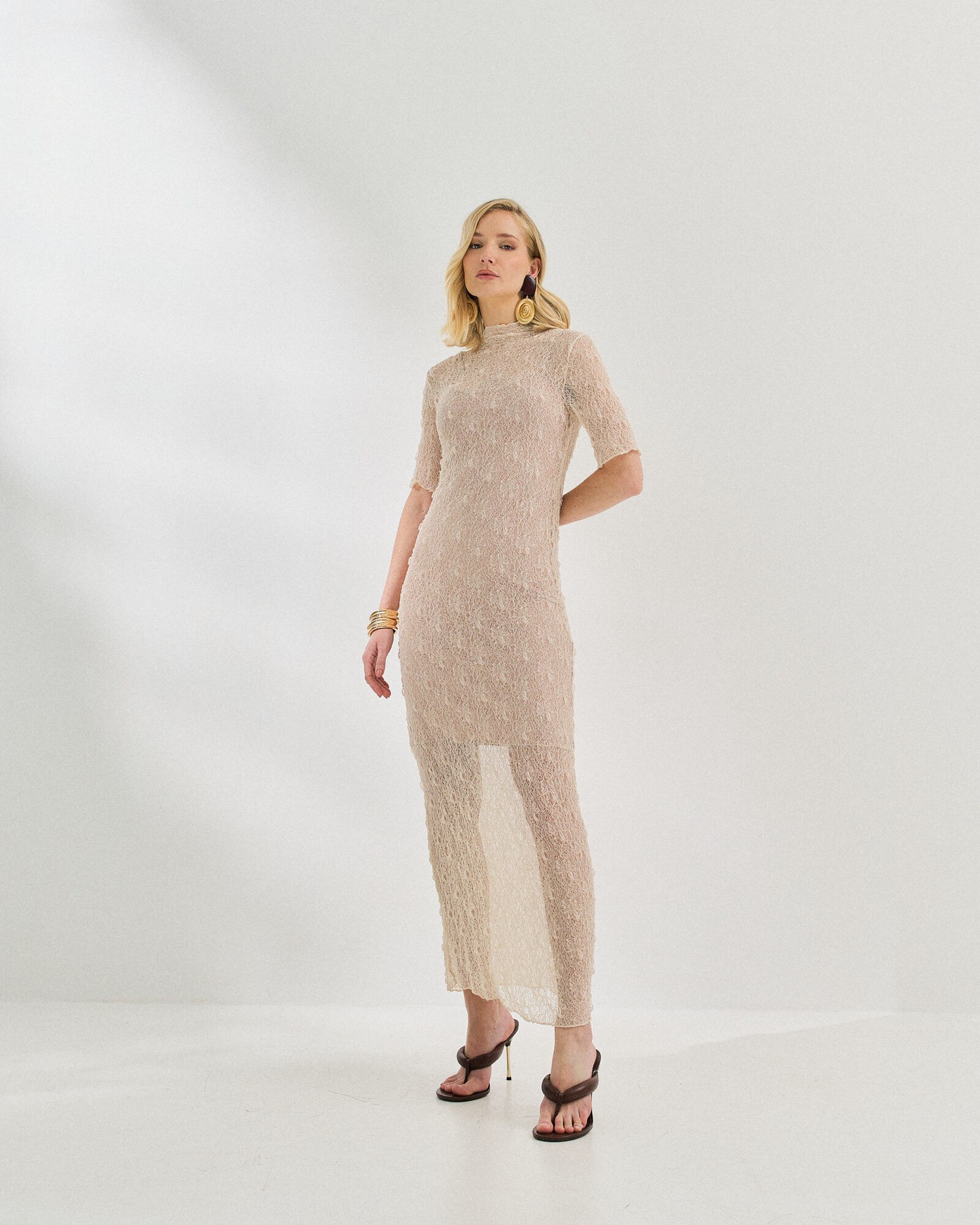 VESTIDO RENDA GOLA ALTA — foto 11
