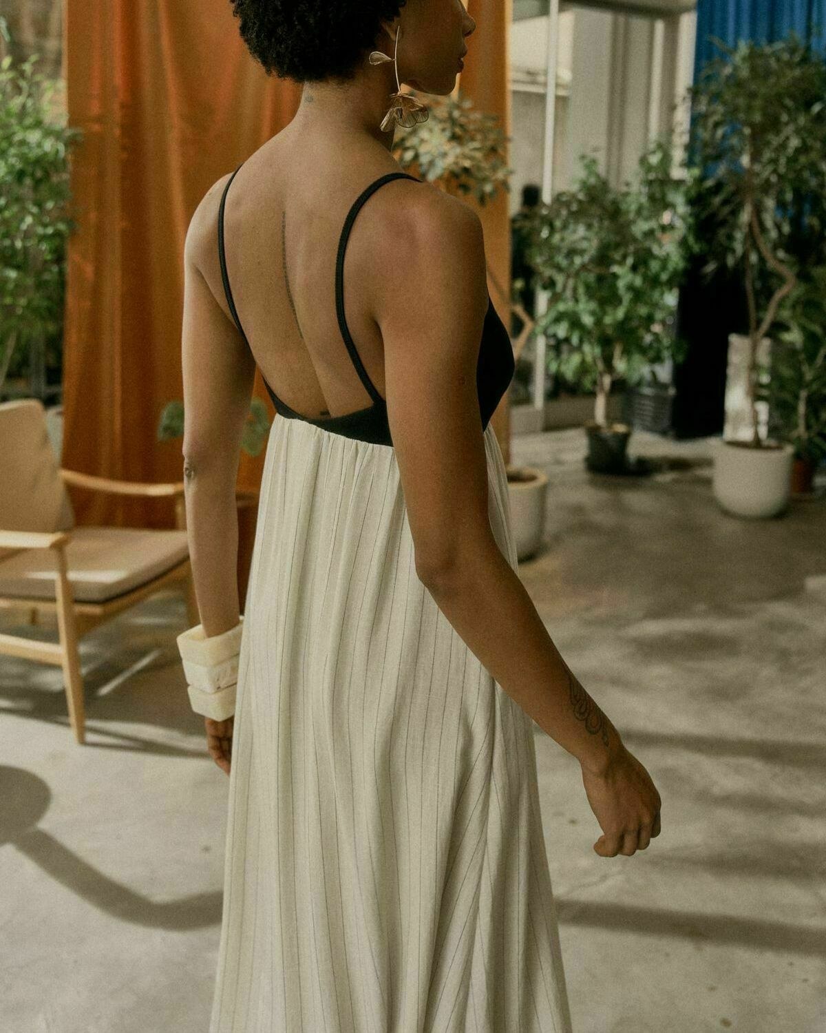 VESTIDO LISTRADO BUSTO MALHA — foto 13