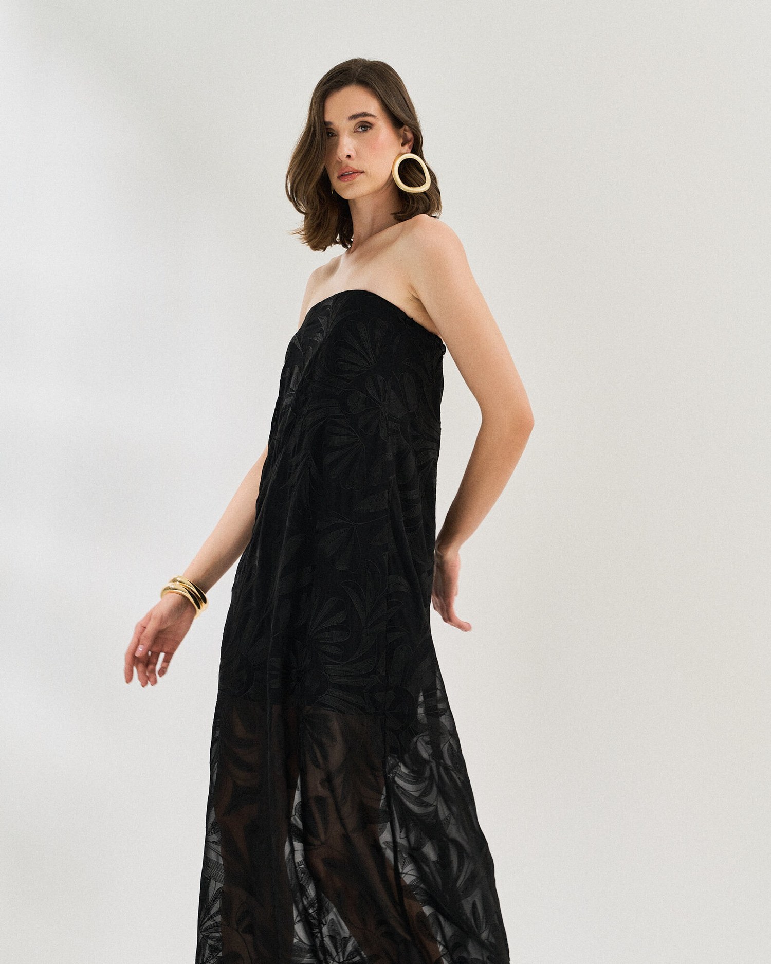 VESTIDO BORDADO SEM ALCA — foto 15