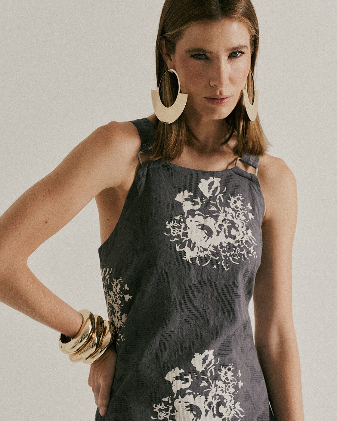 VESTIDO MIDI EVASE ALCA LARGA — foto 3
