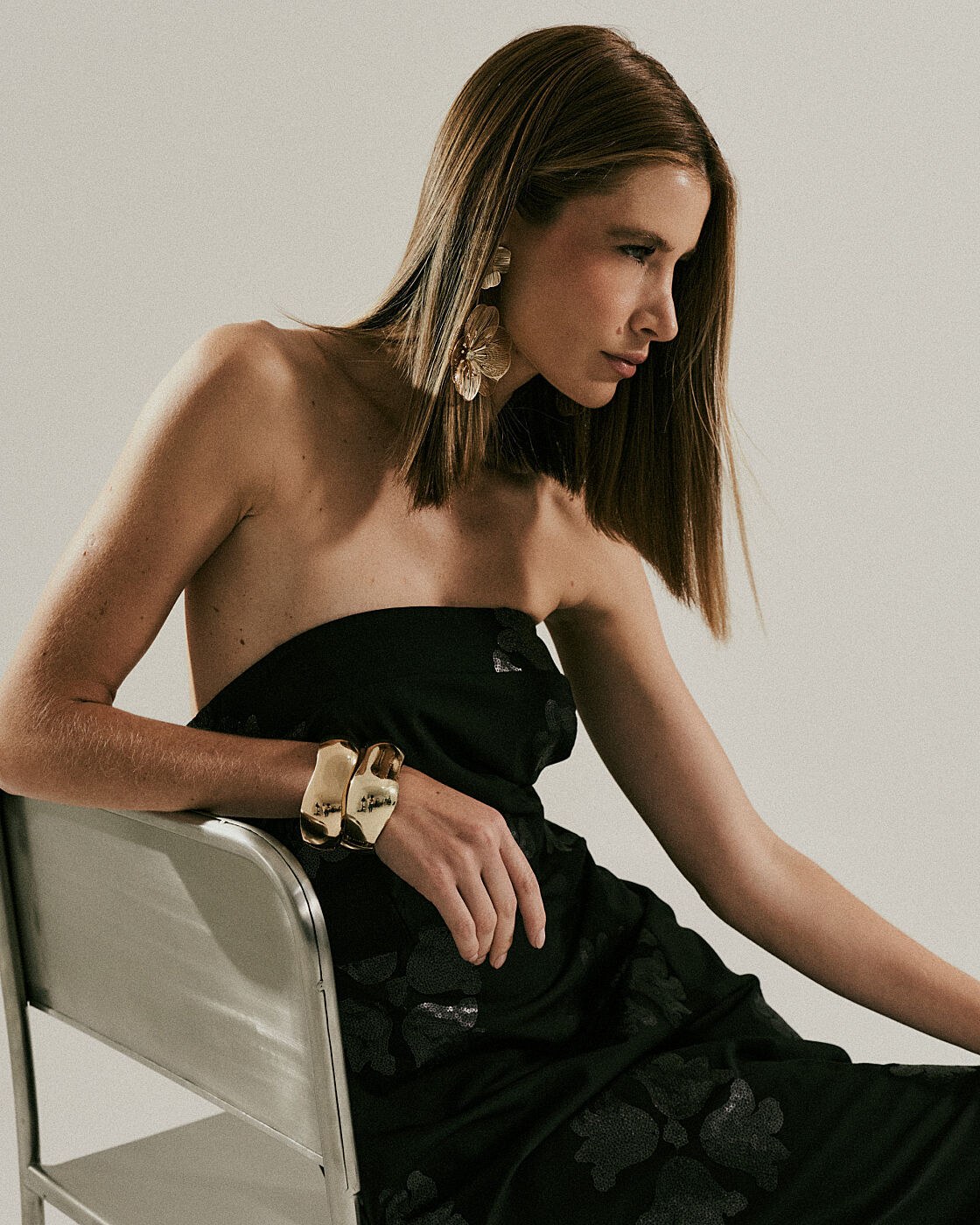 VESTIDO MIDI CLASSICO COM PAETE — foto 2