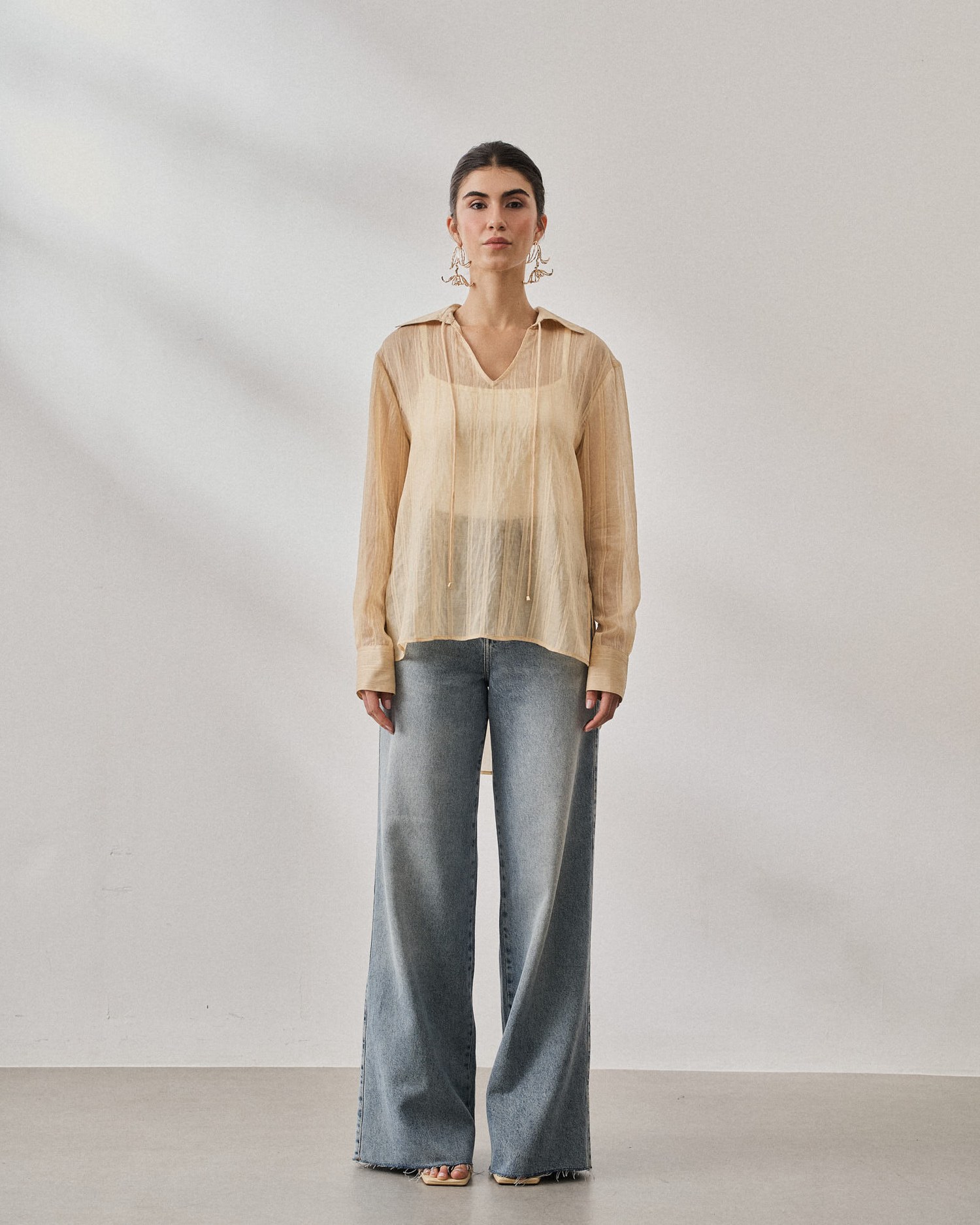 BLUSA TRANSPARENTE LISTRADA COM AMARRACAO — foto 8
