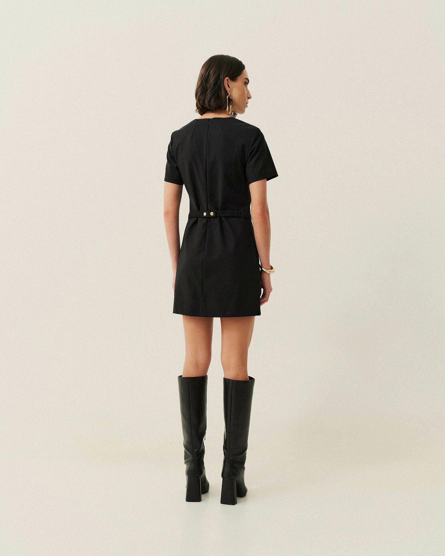 VESTIDO CURTO ALFAIATARIA COM CINTO (PROMO) — foto 8