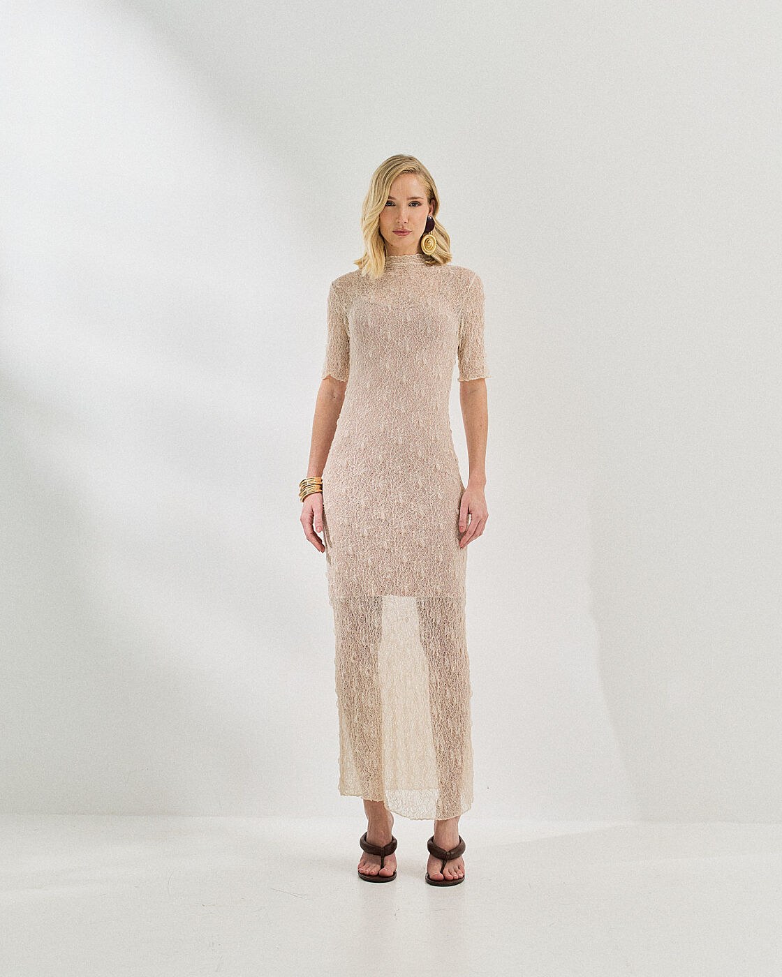VESTIDO RENDA GOLA ALTA — foto 13
