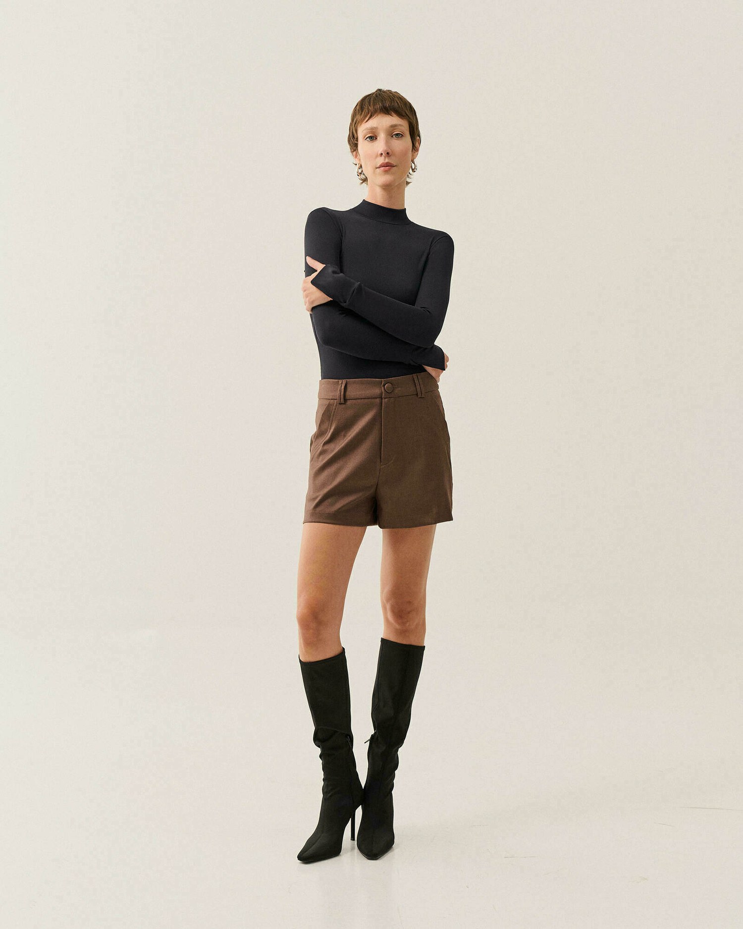SHORTS RETO ALFAIATARIA PASSANTE DUPLO — foto 13