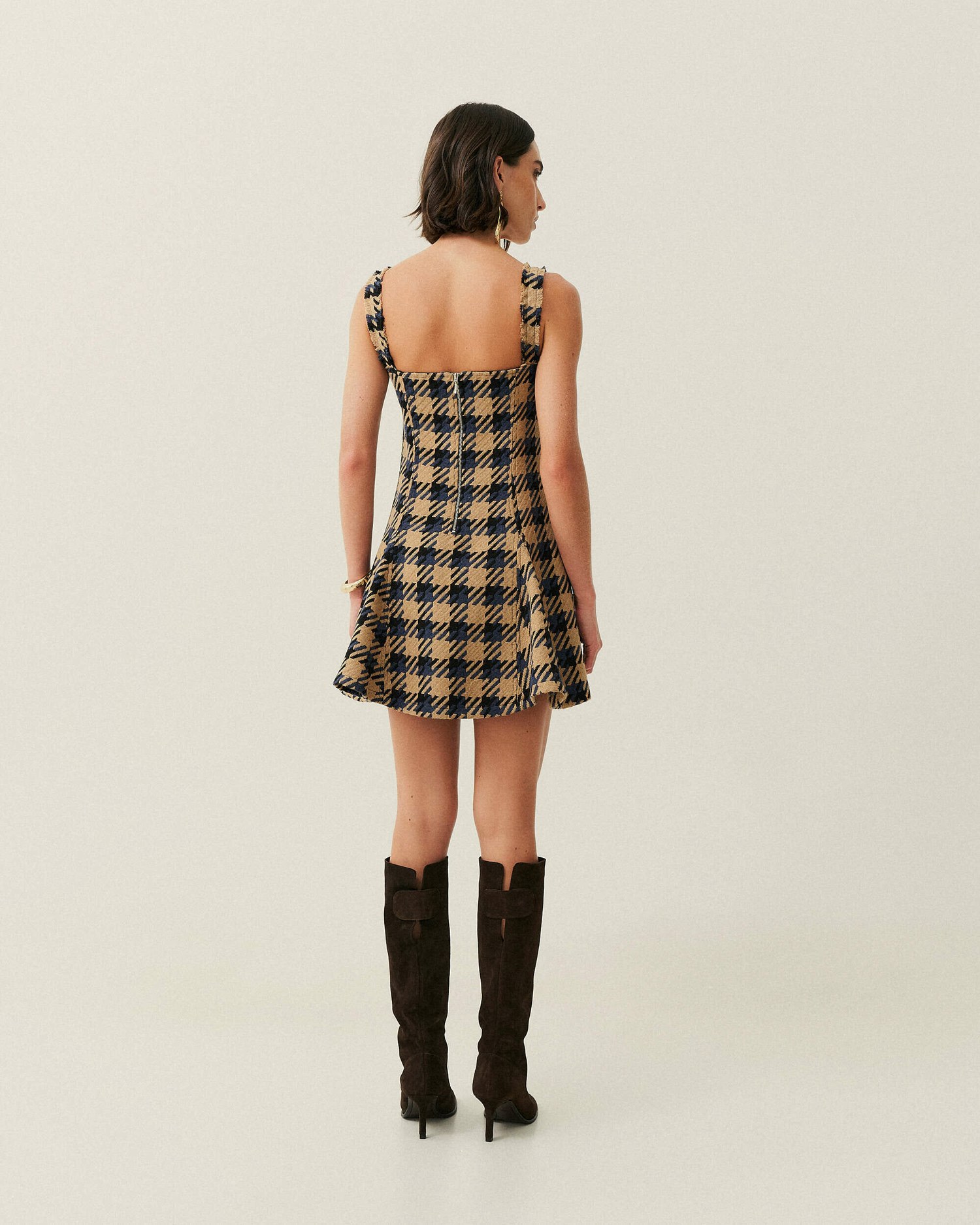 VESTIDO CURTO TWEED EVASE (PROMO) — foto 4