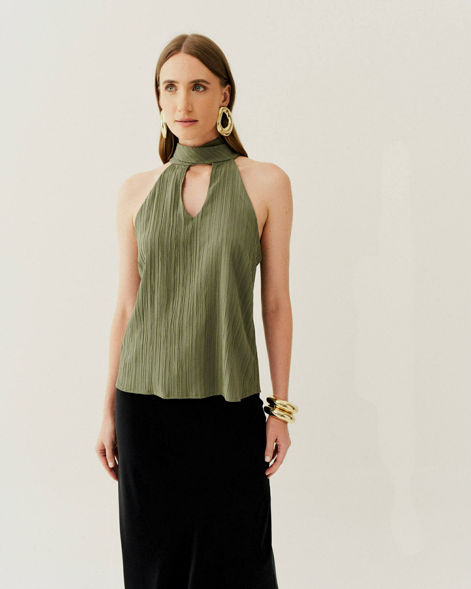 REGATA DECOTE HALTER TEXTURIZADA — foto 21
