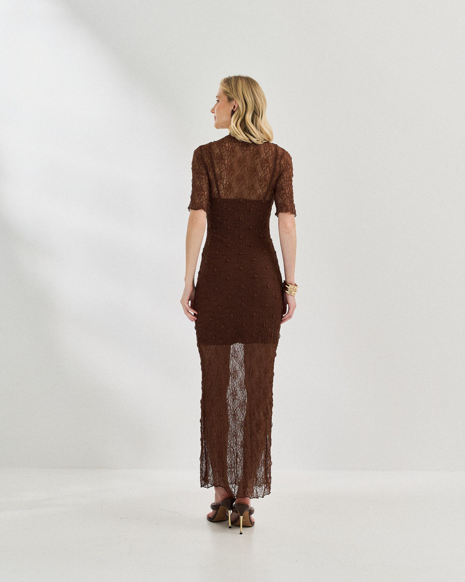 VESTIDO RENDA GOLA ALTA — foto 17
