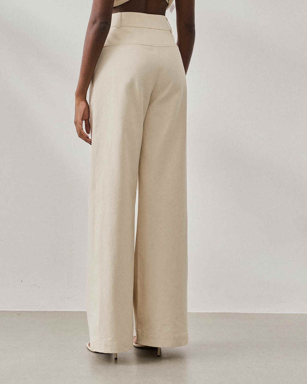 CALCA PANTALONA COM NERVURAS — foto 4