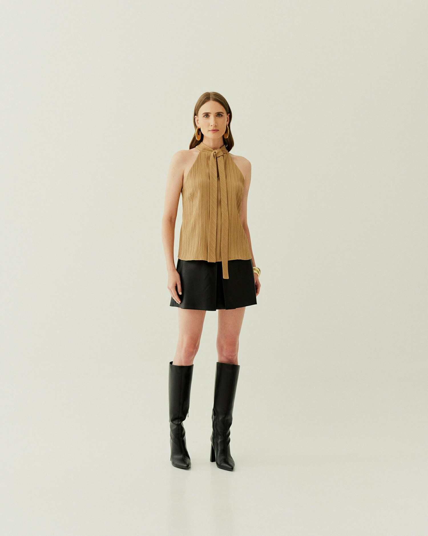 REGATA DECOTE HALTER TEXTURIZADA — foto 12