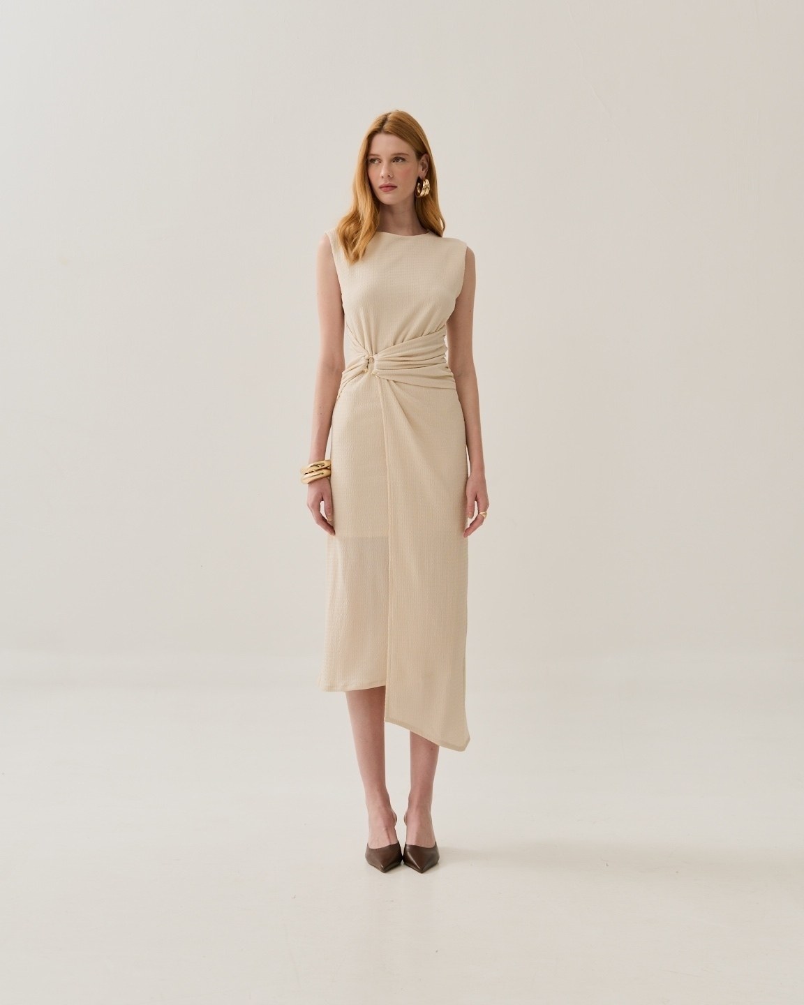 VESTIDO MIDI FRANZIDO LATERAL — foto 5