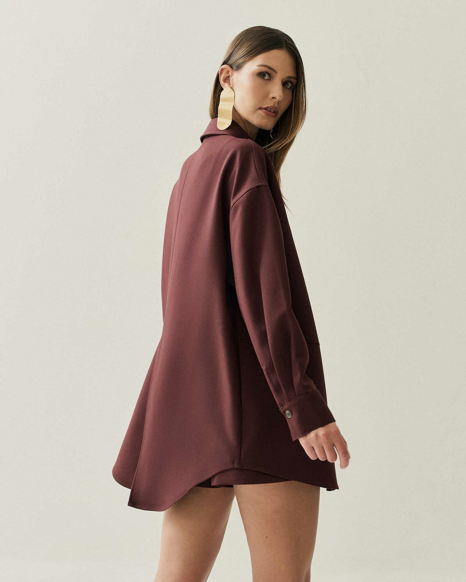 CAMISA OVER ALONGADA FENDA — foto 18