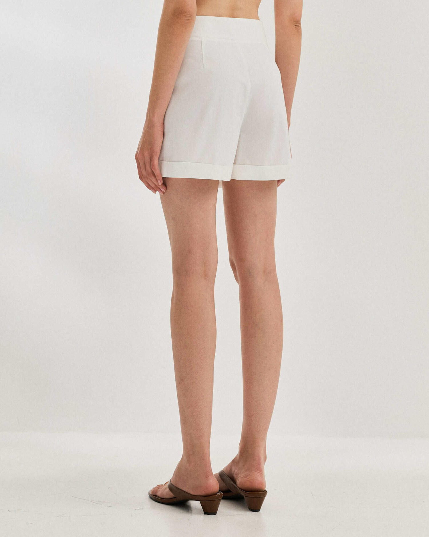 SHORTS DE ALGODAO COM PREGA DUPLA — foto 4