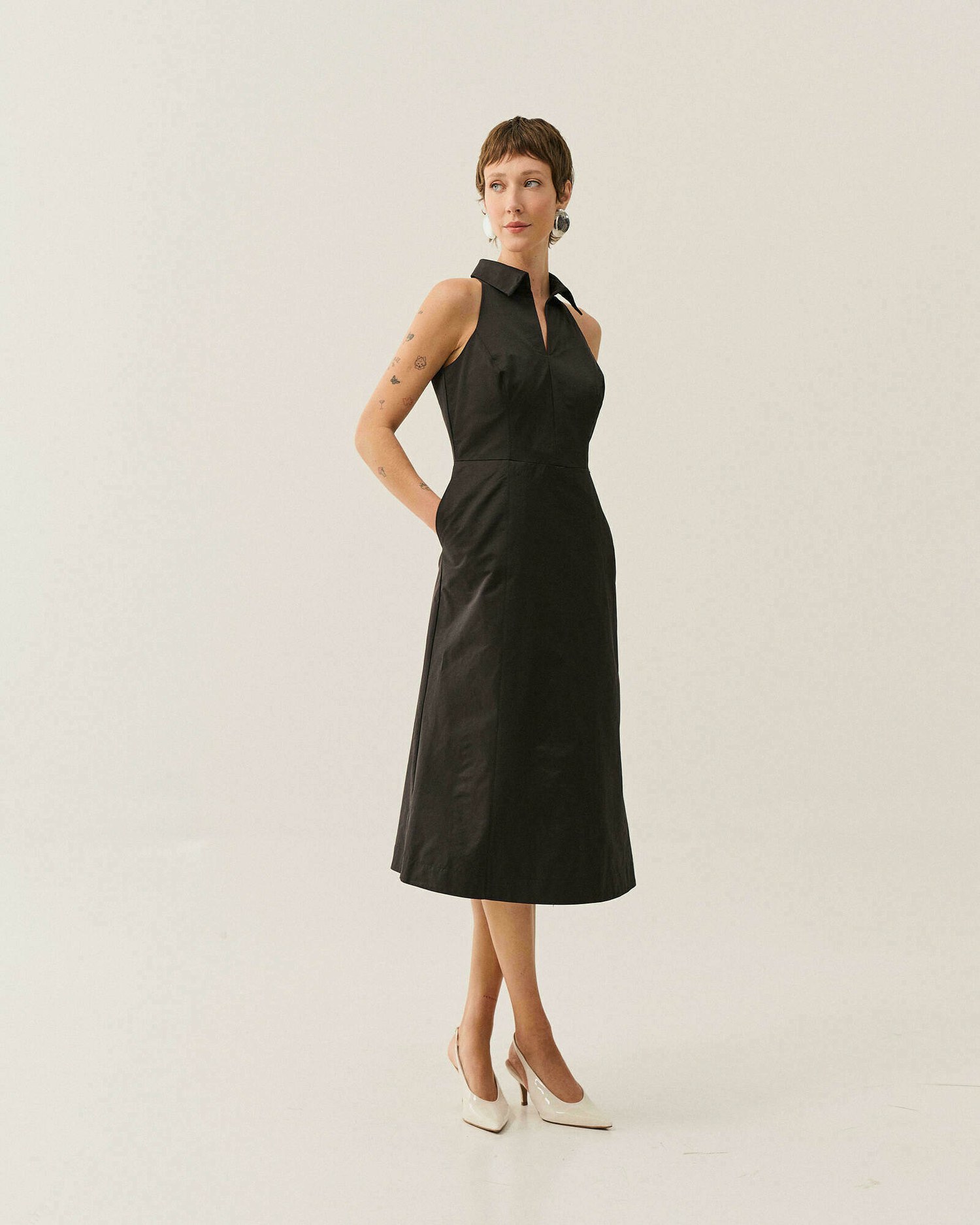 VESTIDO MIDI ALFAIATARIA ESTRUTURADO — foto 22