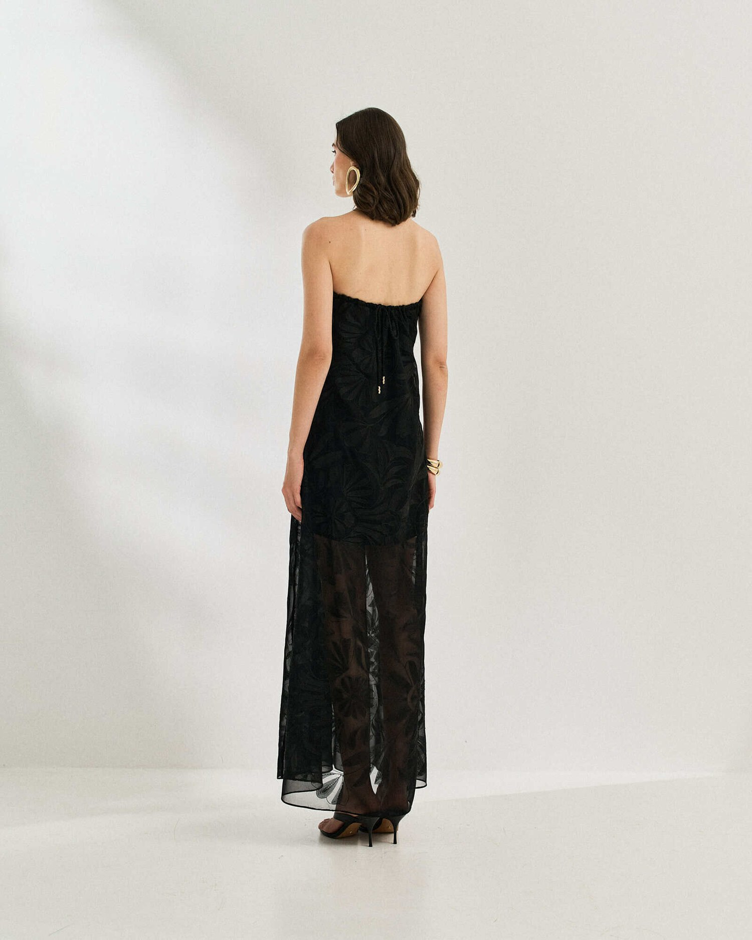 VESTIDO BORDADO SEM ALCA — foto 16