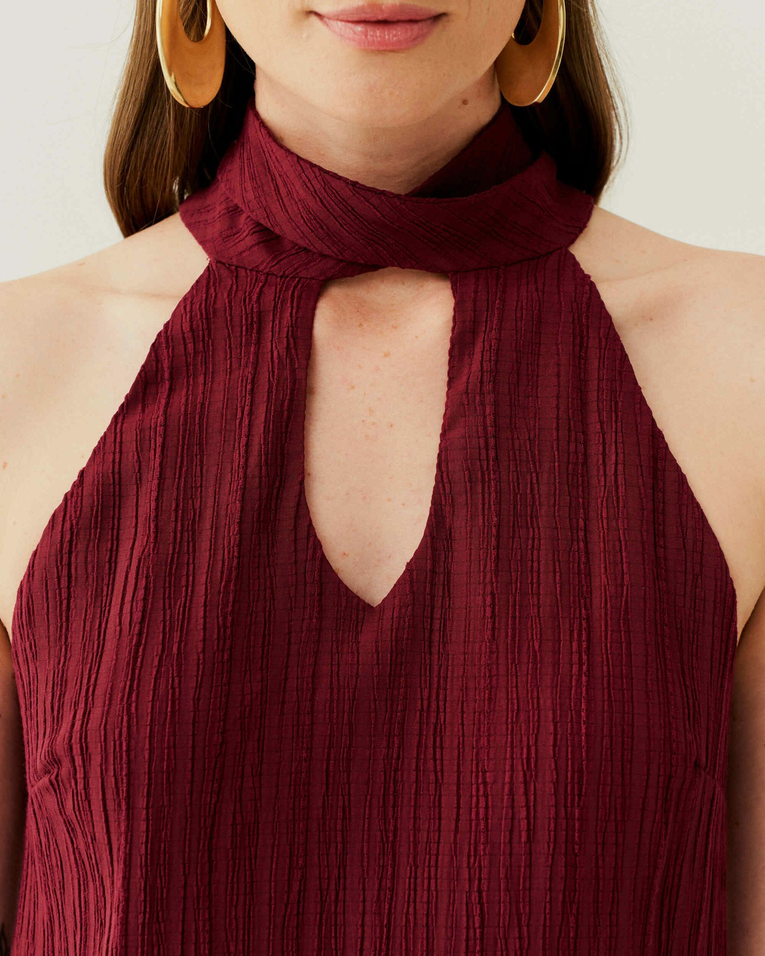 REGATA DECOTE HALTER TEXTURIZADA — foto 25