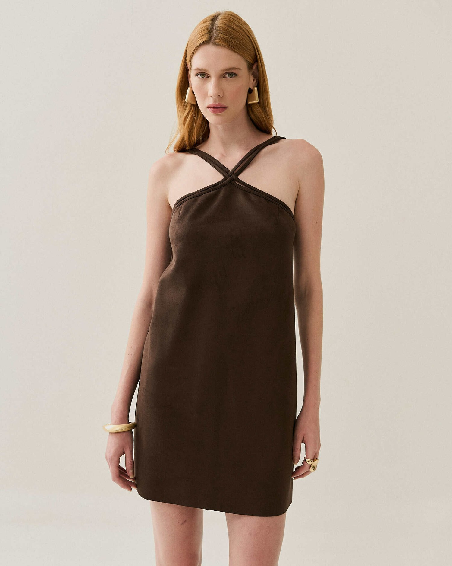 VESTIDO CURTO SUEDE ALCA TRANSPASSADA — foto 22