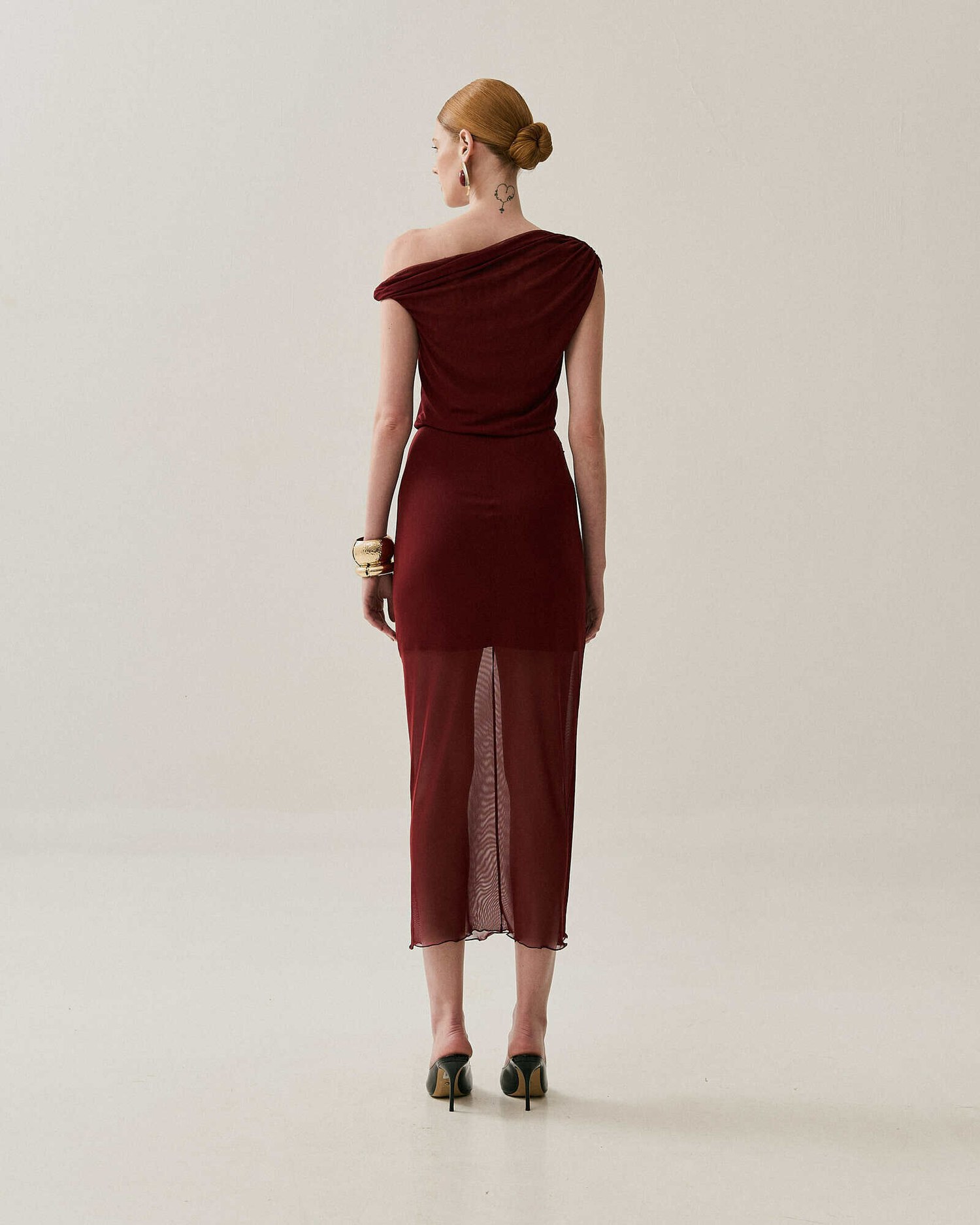 VESTIDO MIDI TORCAO OMBRO — foto 9