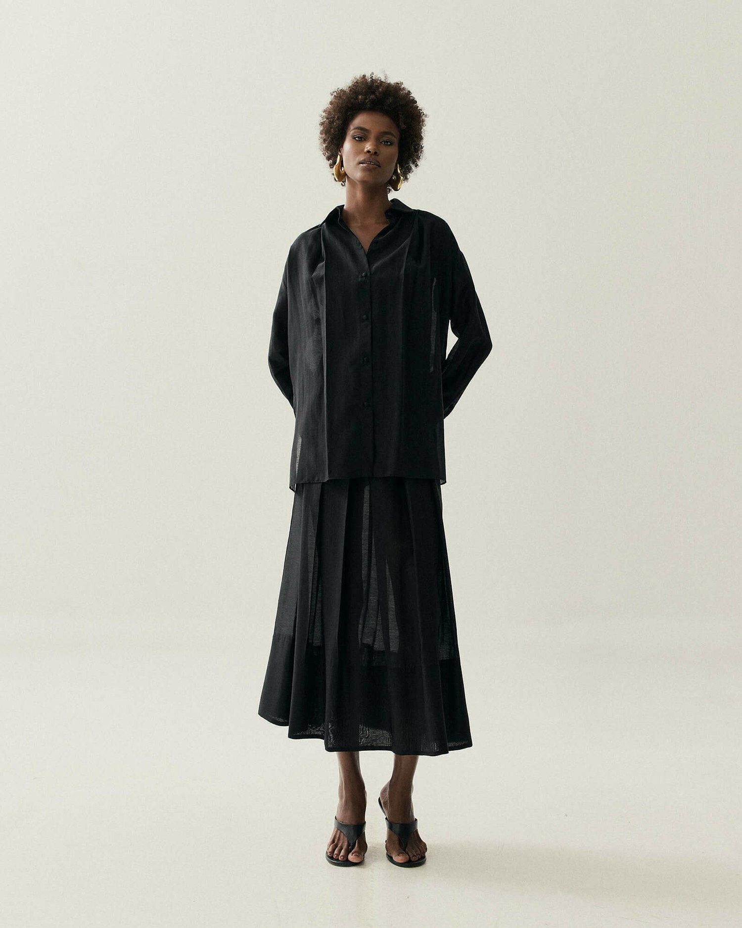 CAMISA ALONGADA TRANSPARENCIA COM PREGAS — foto 8