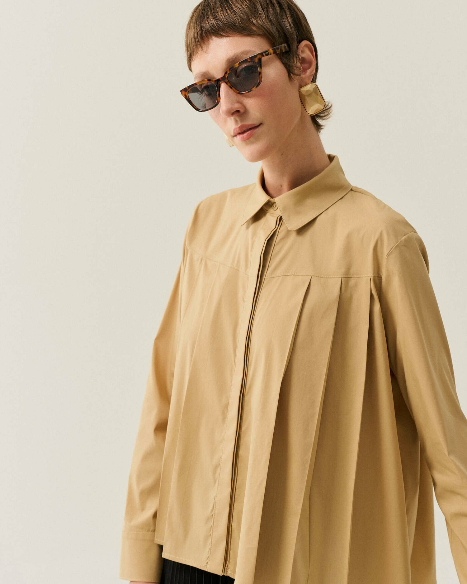 CAMISA ALFAIATARIA MANGA LONGA COM PREGAS