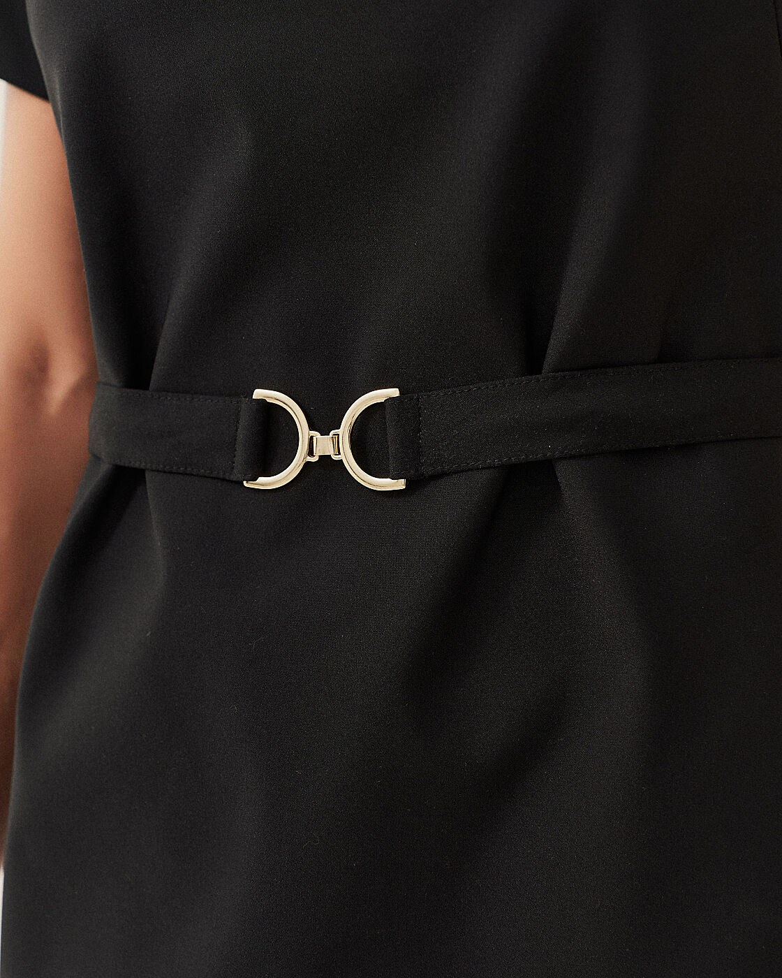 VESTIDO CURTO ALFAIATARIA COM CINTO (PROMO) — foto 16