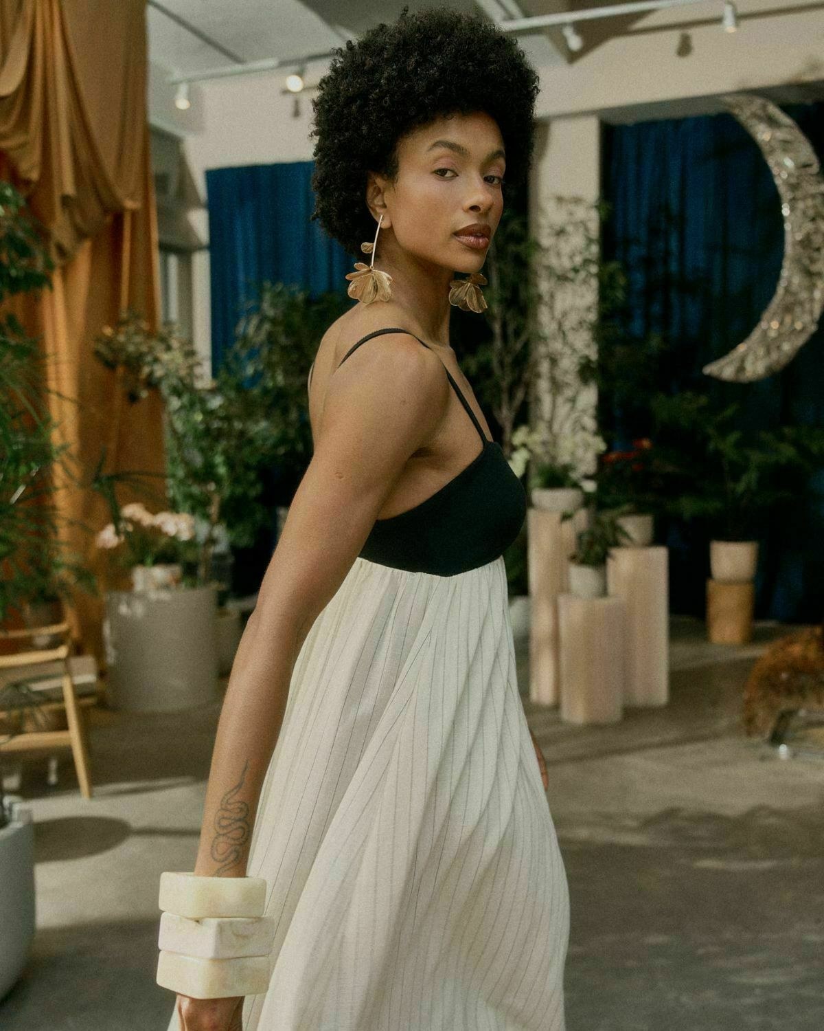 VESTIDO LISTRADO BUSTO MALHA — foto 14