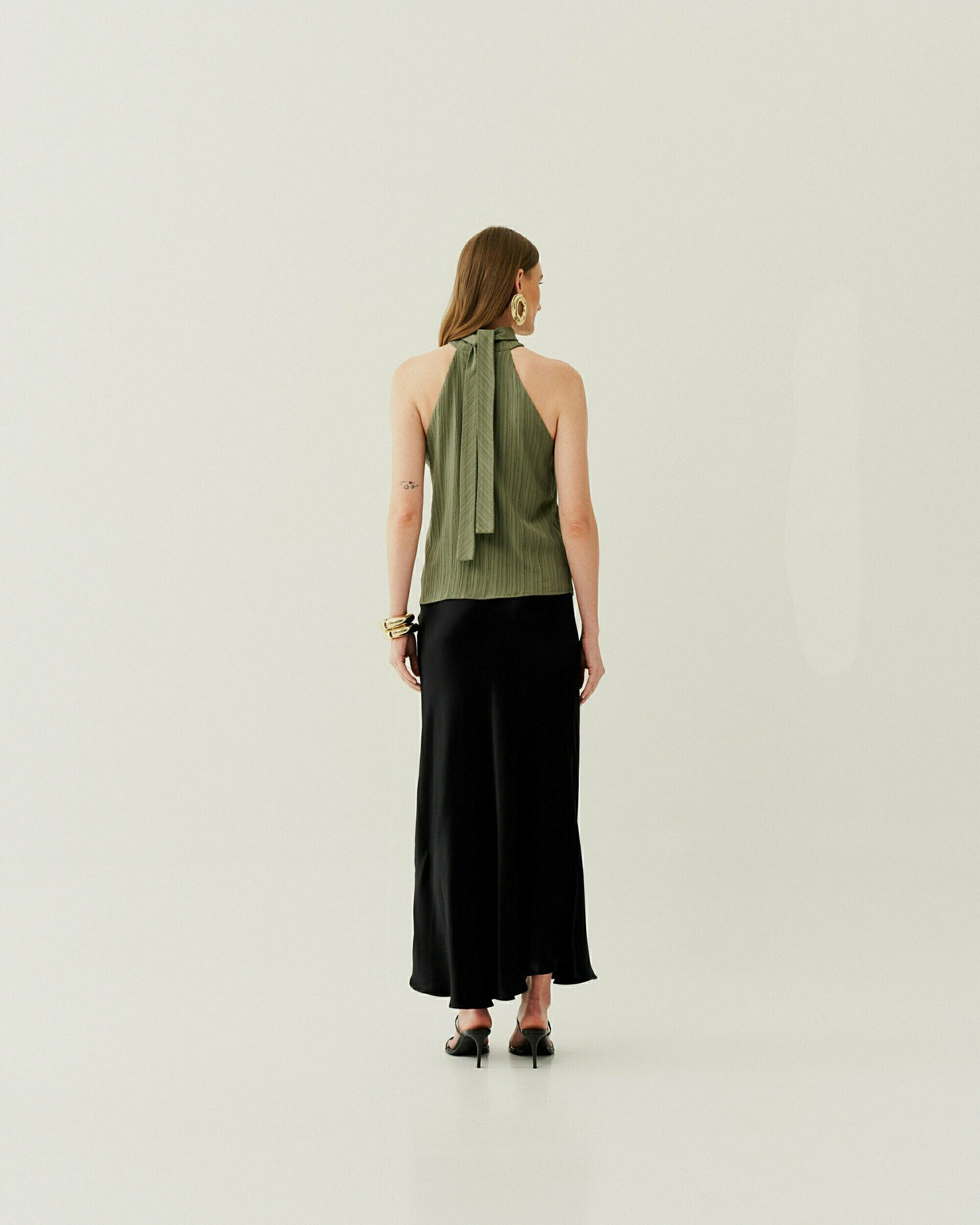 REGATA DECOTE HALTER TEXTURIZADA — foto 23