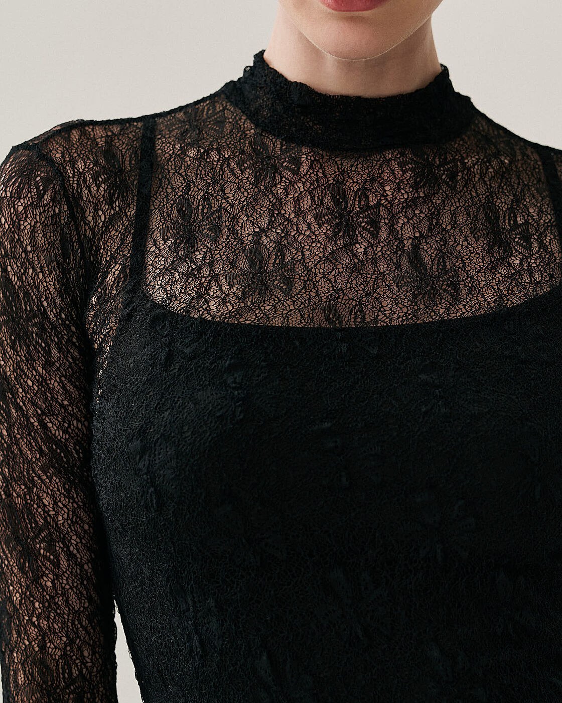 VESTIDO MIDI GOLA ALTA RENDA — foto 11