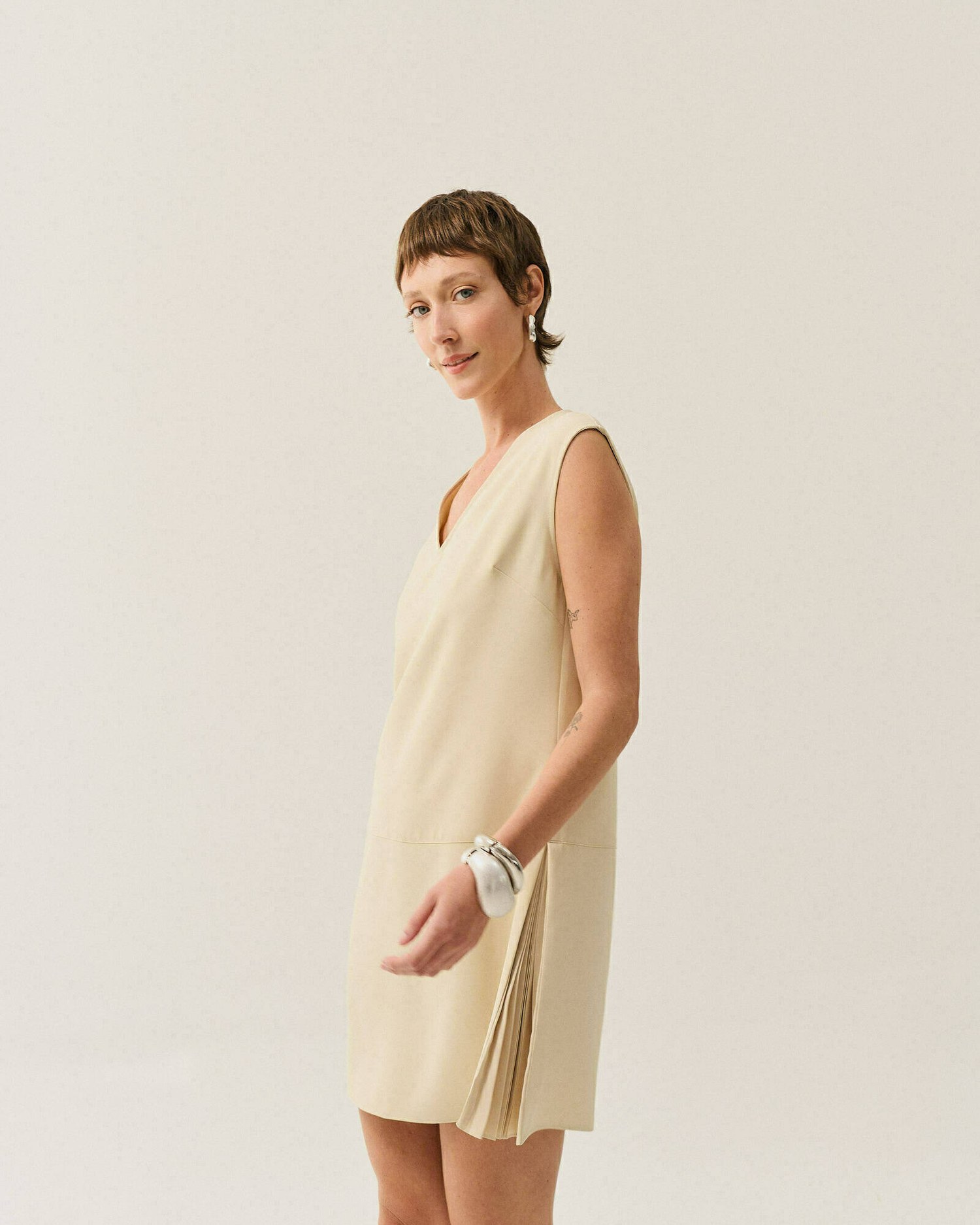 VESTIDO CURTO DETALHE PLISSADO (PROMO) — foto 12