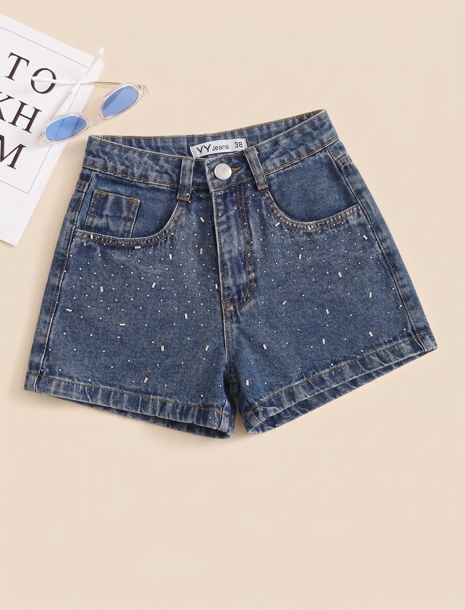 Short Jeans Feminino Cintura Alta Pedrarias Brilho Barra Dobrada